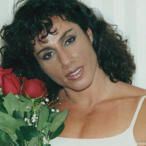 Annie Rivieccio Album: 8107