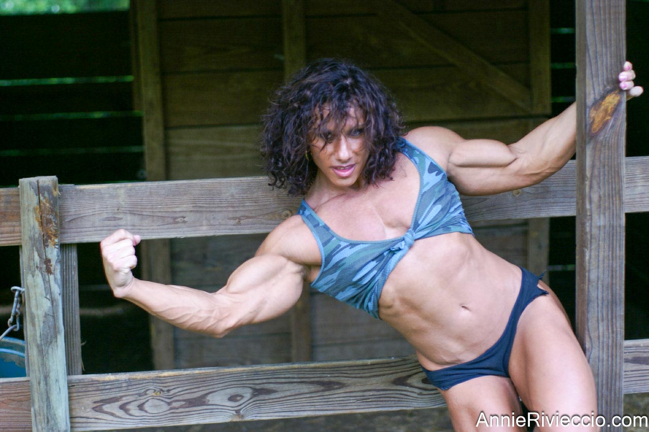 Annie Rivieccio